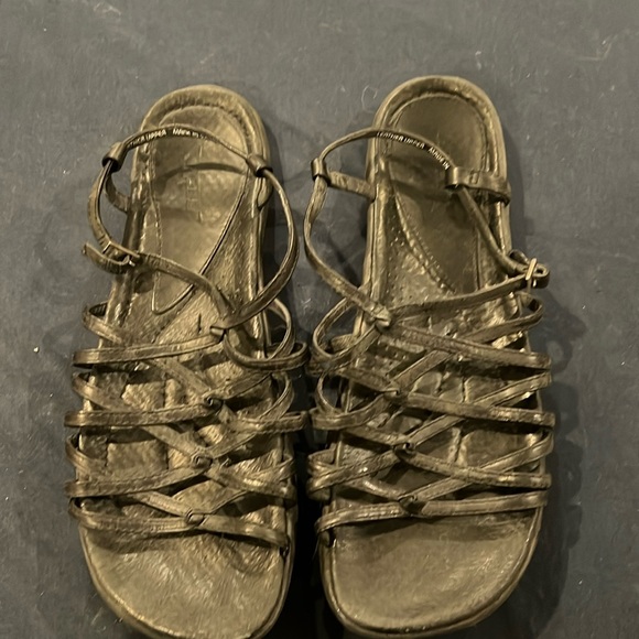 Earth Kalso 9.5 Sizzle Black Used Priced to sell no offers - Picture 1 of 7